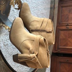 Vince Camuto tan suede ankle boots